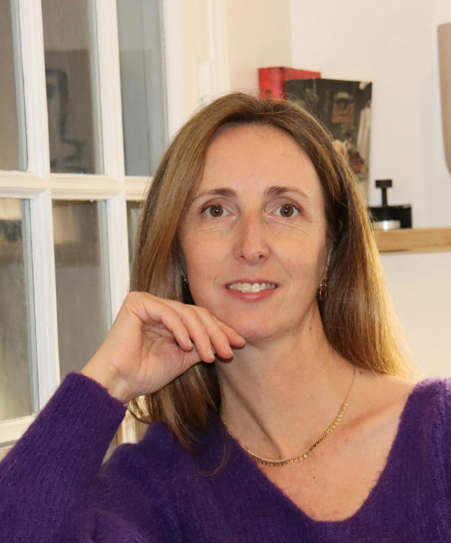 Sophrologue Paris spécialisée cancer. Soins de support oncologiques. Portrait de Valérie Fanget